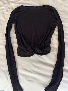ALO Yoga Black Long-Sleeve Twist Hem Top